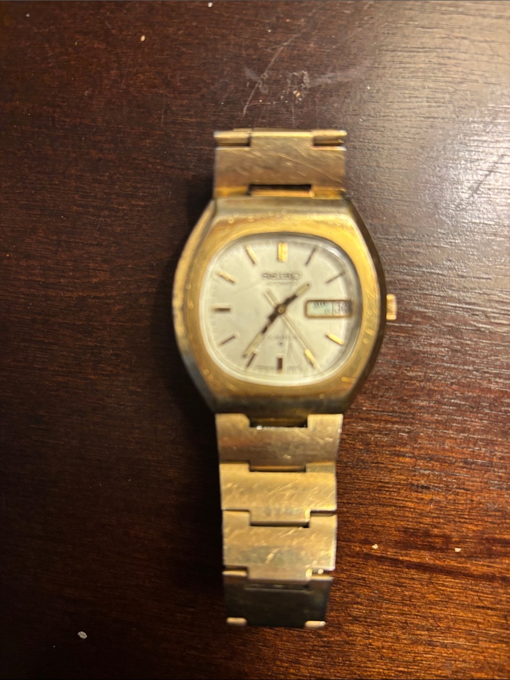 Vintage Seiko Gold Tone Bracelet Watch with Light Dial
